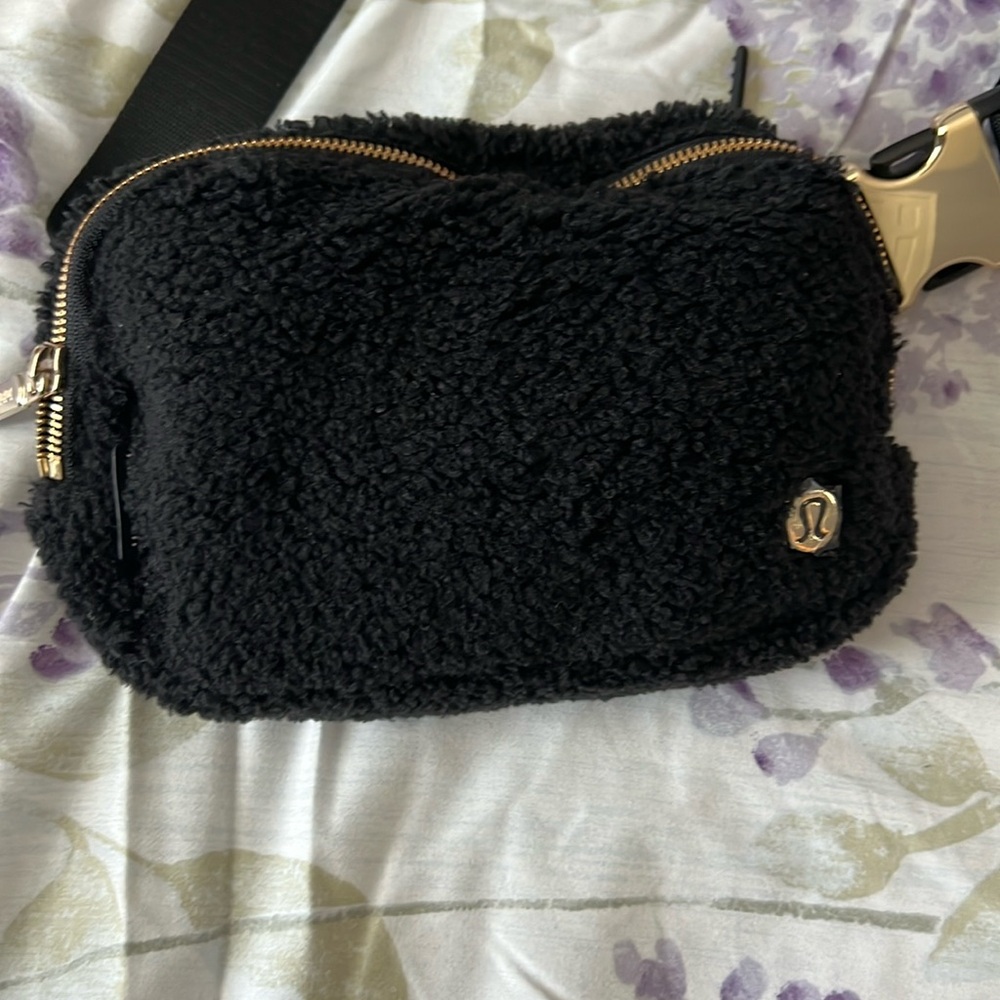 lululemon everywhere belt bag fleece
